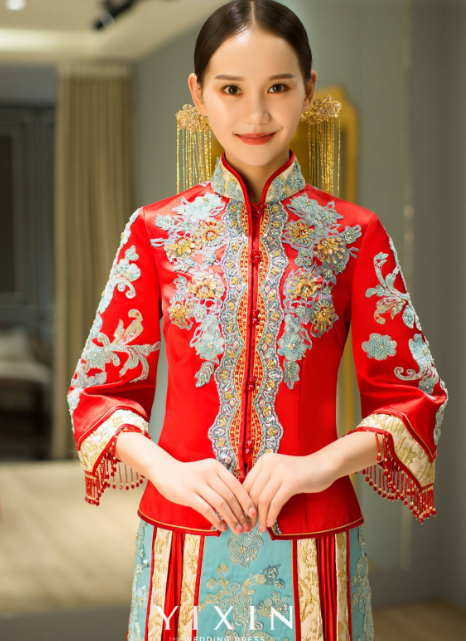 红色新娘装图片欣赏一:   子繁华红   雅致古典刺绣金丝镶边秀禾