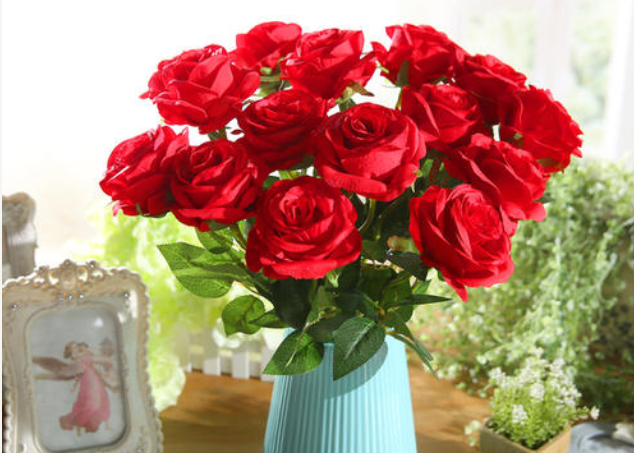 赞美玫瑰花的优美短句形容玫瑰花很美的诗句