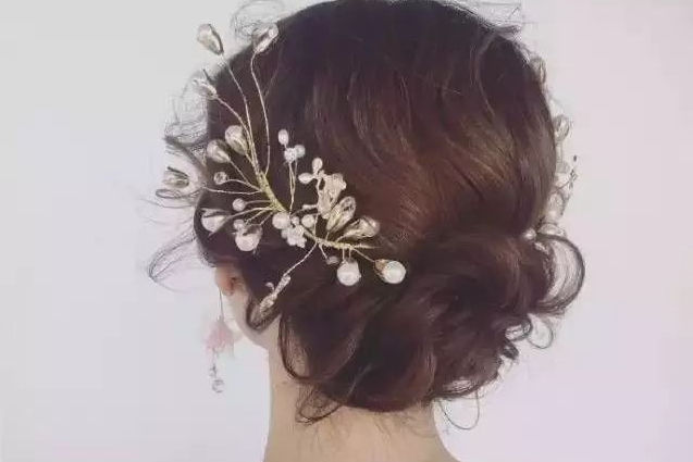 短发自己盘发图解-新娘短发自己盘发图解【蜜匠婚礼】