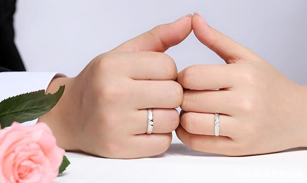 女士婚戒的正确戴法 女士婚戒戴法
