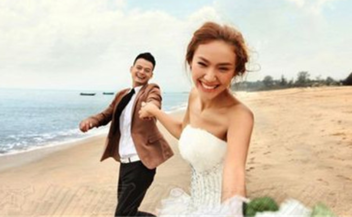 哪些姿势适合拍摄沙滩婚纱照