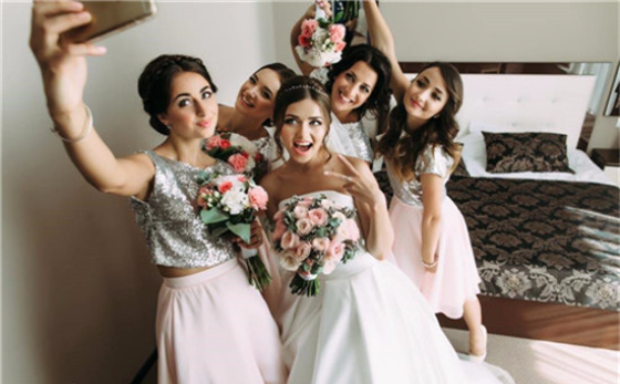 婚礼当天伴娘具体要做什么