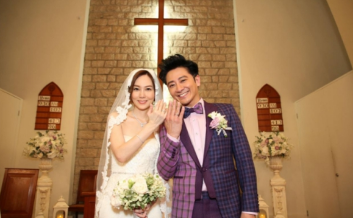 孙耀威迎娶女友古堡婚纱照美呆了