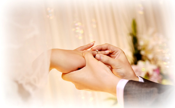 新人交换戒指时的主持词怎么说