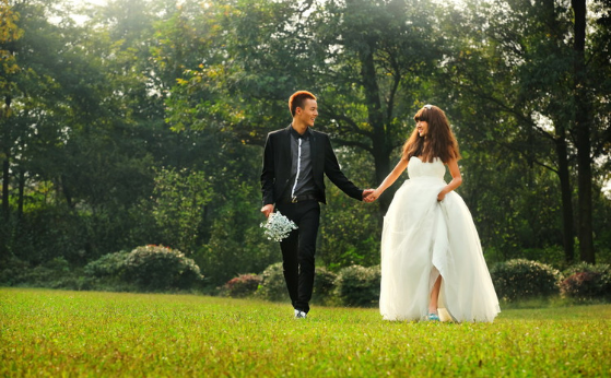 草坪婚礼怎么穿