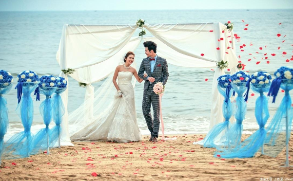 沙滩婚礼服装要求