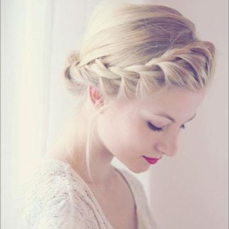 圆脸新娘适合的发型有哪些