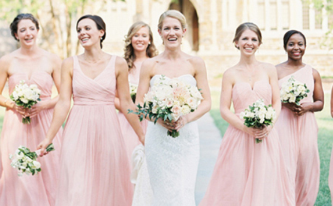 株洲蜜匠婚礼推荐伴娘礼服应该怎样选择