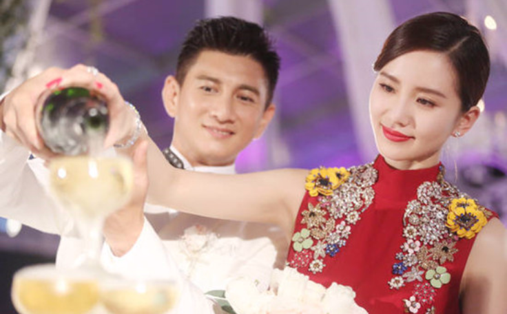 如何挑选较美的敬酒礼服