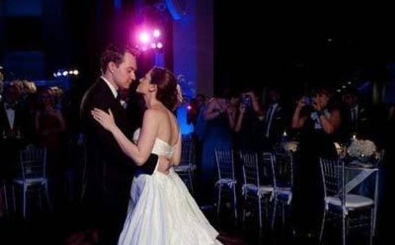 婚礼上跳舞活跃氛围