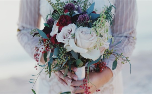 蕾丝长袖婚纱 遮住胳膊的拜拜肉