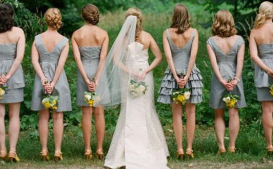 伴娘礼服怎么选