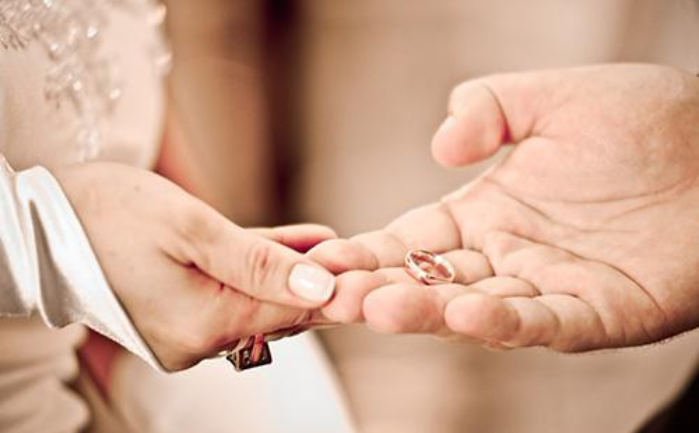 订婚说说简短心情短语_订婚朋友圈心情短语