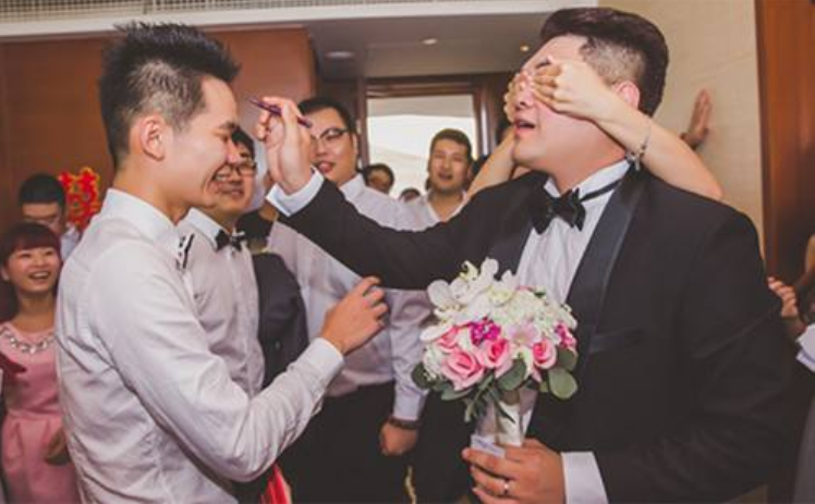 新郎接新娘堵门100问_ 有创意的结婚堵门游戏