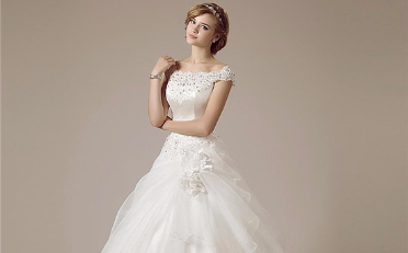 新娘礼服需要几件 选礼服要注意什么 蜜匠婚礼