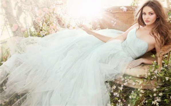 如何挑选合适的婚纱礼服 准新娘婚纱礼服攻略-长沙蜜匠婚礼