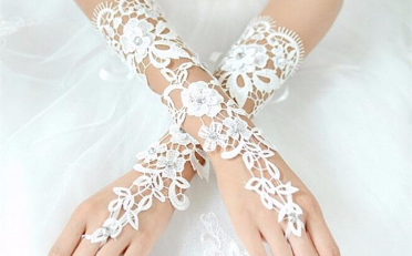 新娘婚纱手套搭配技巧 挑选新娘手套有哪些原则-蜜匠婚礼