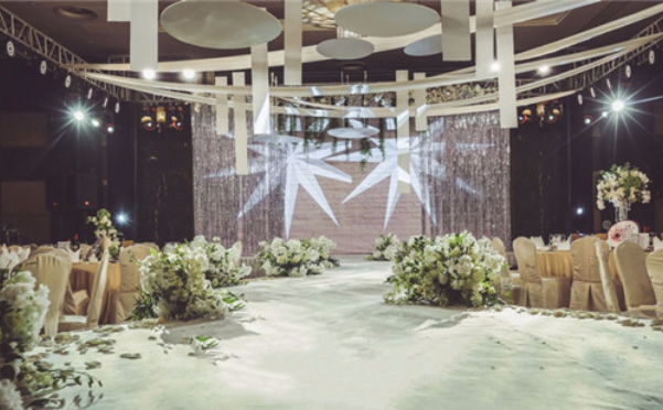 鲜花主题婚礼布置技巧,鲜花婚礼布置小创意有哪些-蜜匠婚礼