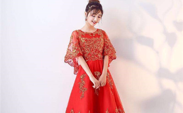 夏天结婚新娘结婚穿什么礼服 夏天结婚新娘礼服怎么挑选-蜜匠婚礼