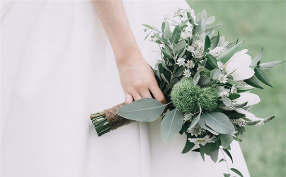 新娘怎么挑选手捧花,婚礼现场手捧花怎么扔好-长沙婚庆公司