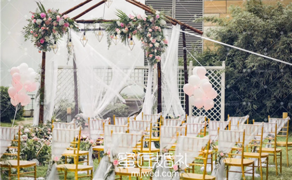 婚礼仪式区布置怎样会显得好看 如何打造可爱的气氛-蜜匠婚礼
