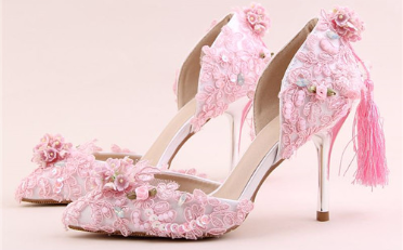 新娘穿什么颜色的婚鞋好 婚鞋的选择与搭配技巧