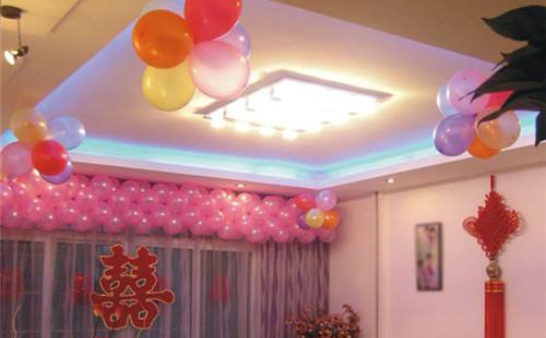 婚房气球怎样黏在房顶 婚房气球怎么粘到房顶