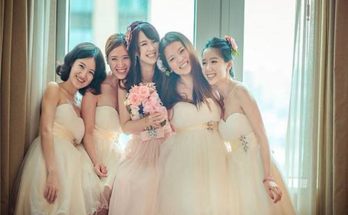 女士参加婚礼穿什么好 女生参加婚礼服装搭配