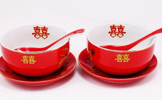 朋友结婚纪念日送什么礼物好【婚庆公司蜜匠婚礼】