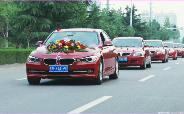 主婚车上面坐哪些人 主婚车里一般坐几个人