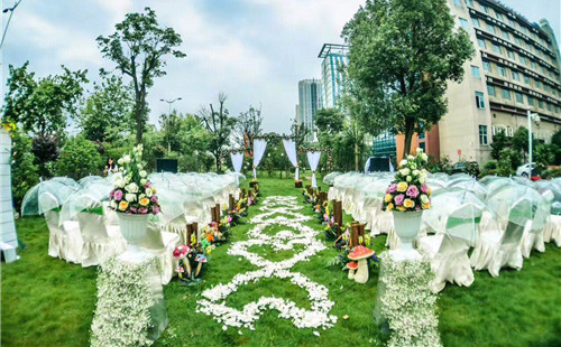 婚宴预订价格 南昌适合举办草坪婚礼的酒店价格-蜜匠婚礼