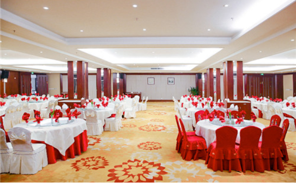 婚宴酒店预订注意要素 婚宴一般一桌多少人合适-蜜匠婚礼