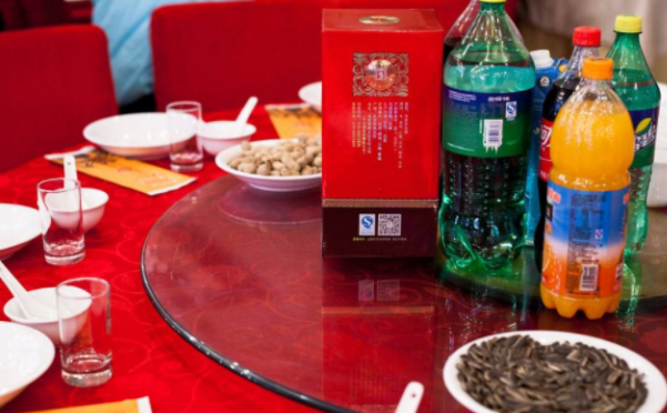 婚礼宴席上婚庆用品的搭配-蜜匠婚礼