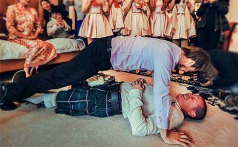 伴娘们如何巧整新郎 结婚伴娘整新郎的招数-蜜匠婚礼