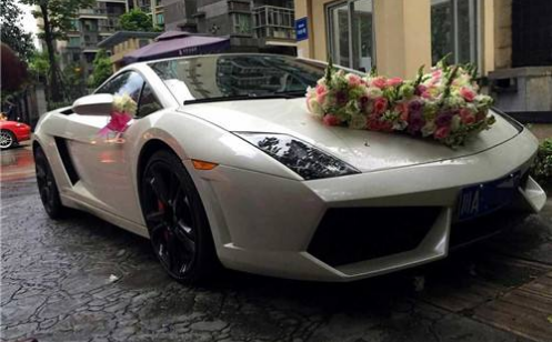 婚车怎么开才安全 婚车行驶注意事项-蜜匠婚礼