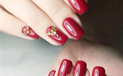 新娘怎么选择适合自己的婚礼美甲 结婚当天美甲颜色哪种好