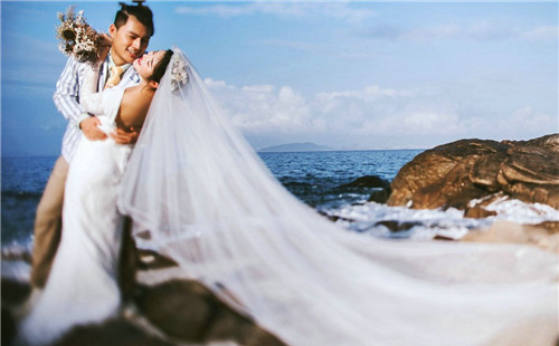 拍婚纱照有什么注意事项 拍婚纱照选衣服的技巧有哪些