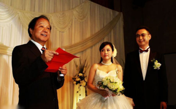 婚礼上父亲代表男方发言 场面温馨感人-蜜匠婚礼