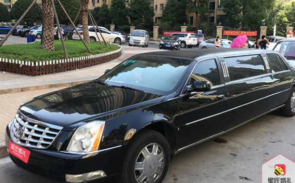 2018年凯迪拉克婚车租赁价格一览表 凯迪拉克婚车一天多少钱-蜜匠婚礼