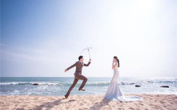 如何在拍婚纱照时更上镜 如何让婚纱照显得自然漂亮