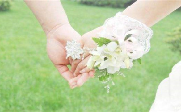 新人婚礼祝福词 新婚祝词简短精炼