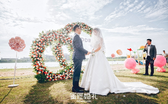 沙滩婚礼怎么布置 沙滩婚礼策划案例