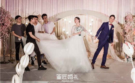 伴郎挡酒怎么说话合适 伴郎挡酒幽默话语