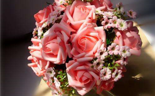 2019新娘捧花用什么花 新娘手捧花用什么颜色