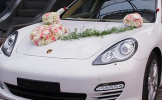 用花怎么装饰婚车 怎么用花装饰婚车好看