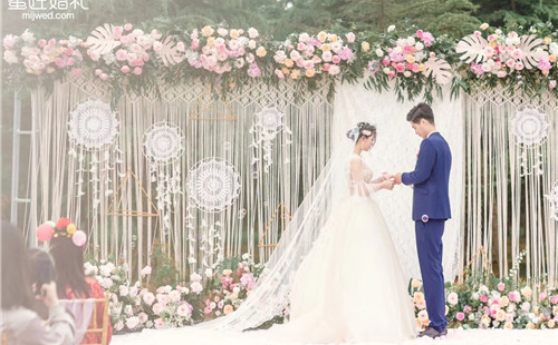 家庭式小型婚礼怎么办 小型婚礼50多人怎么办