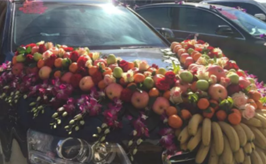 如何用水果装饰婚车 水果婚车怎么固定