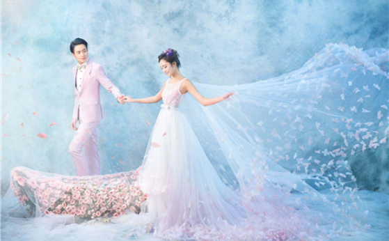 2019拍一套结婚照需要多少钱 结婚照一般拍几套礼服