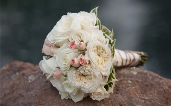 玫瑰手捧花一般多少朵 结婚手捧鲜花几朵合适