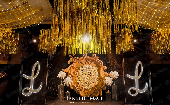 婚礼舞台怎么布置 婚礼舞台布置简单大气